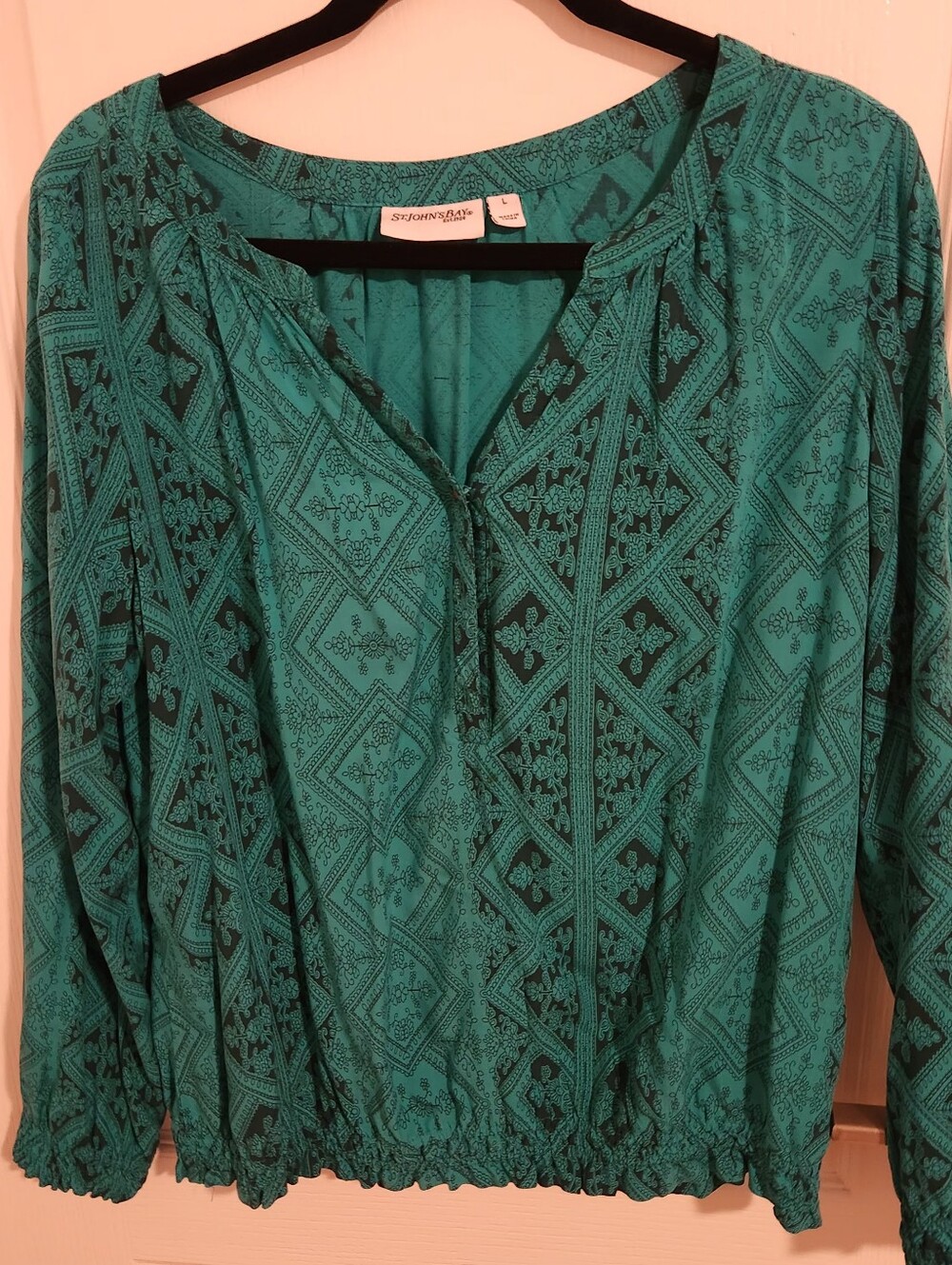 St. John's Bay Teal Printed V-Neck Long Sleeve Blouse